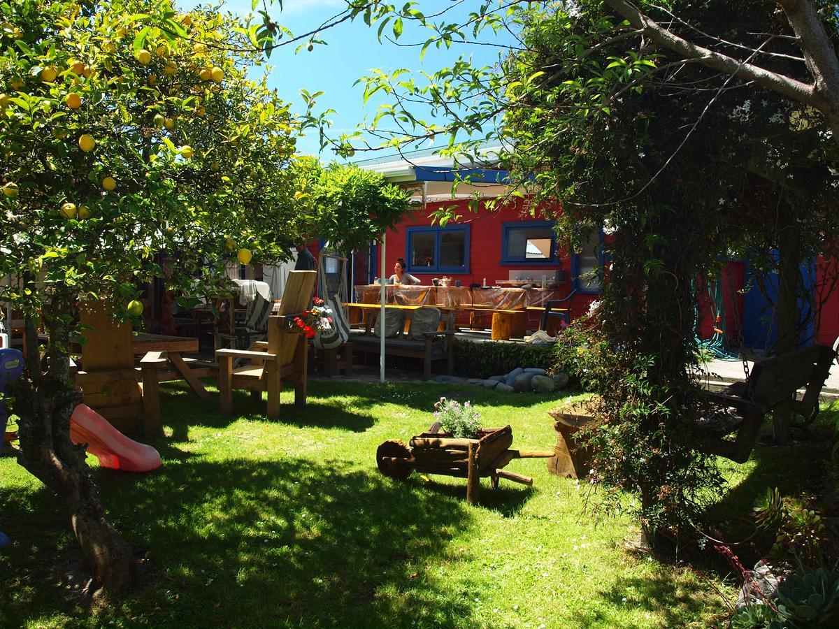 Annies Nirvana Lodge Backpackers 塔卡卡 外观 照片