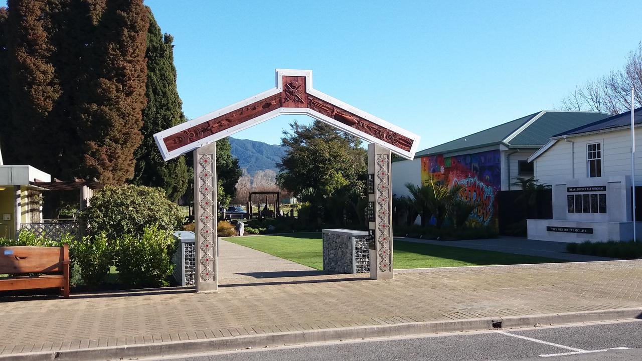 Annies Nirvana Lodge Backpackers 塔卡卡 外观 照片