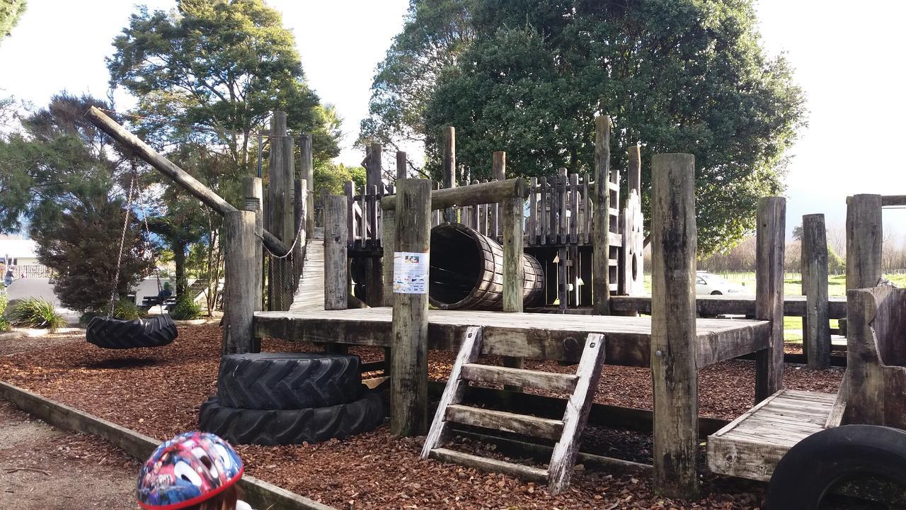 Annies Nirvana Lodge Backpackers 塔卡卡 外观 照片