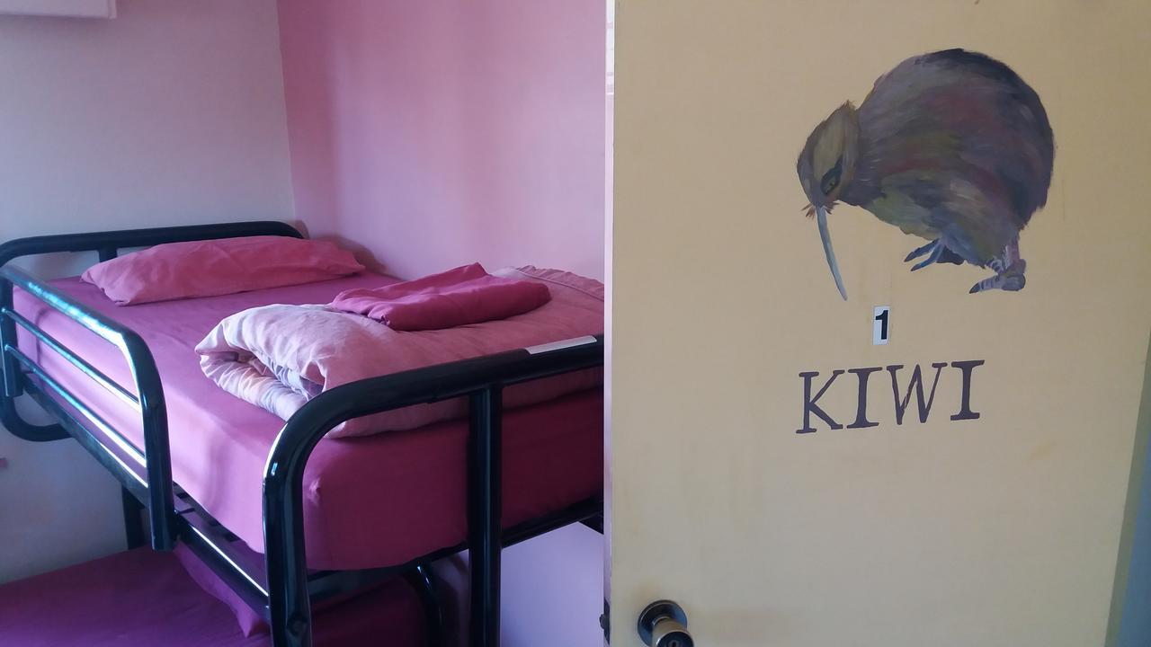 Annies Nirvana Lodge Backpackers 塔卡卡 外观 照片